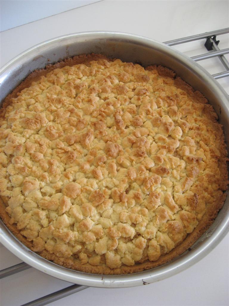 Cuocere la torta ricotta e amaretti in forno ventilato preriscladato a 180° per circa 35 - 40 minuti. 