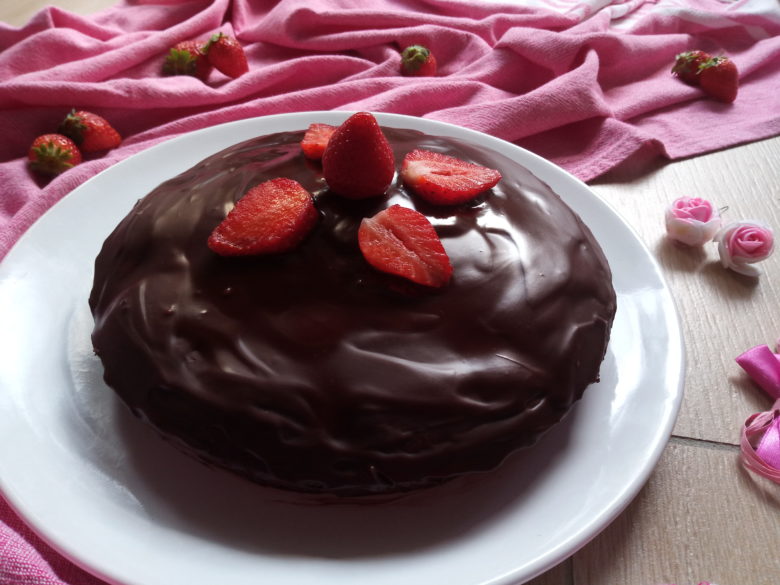 Torta di cioccolato e fragole